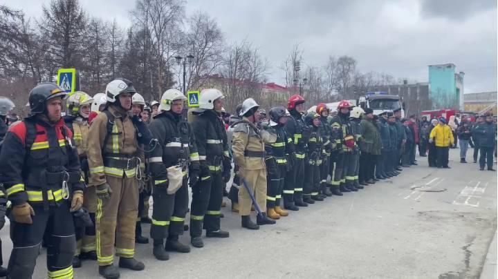 Андрей Чибис поздравил северных огнеборцев с Днем пожарной охраны